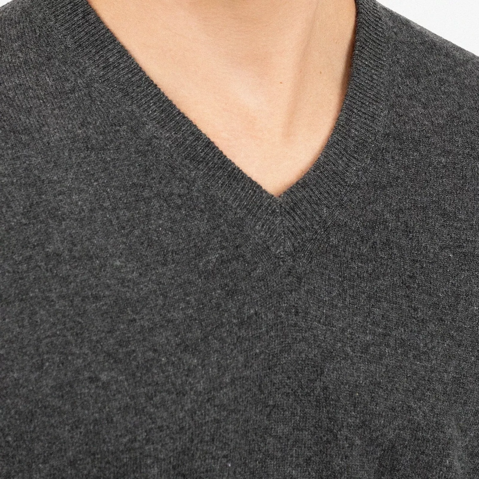 Cashmere V-Neck Charcoil Cashmere V-Neck Charcoil